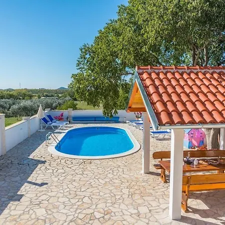 Vila The Grandfather's Courtyard With Heated Pool Stankovci (Zadar)