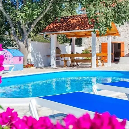 Vila The Grandfather's Courtyard With Heated Pool Stankovci (Zadar)