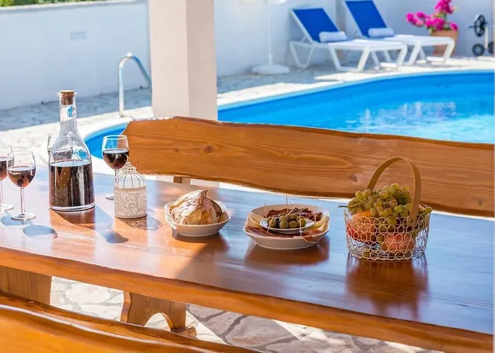 Villa The Grandfather's Courtyard With Heated Pool *