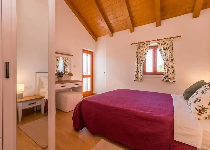 Villa The Grandfather's Courtyard With Heated Pool *