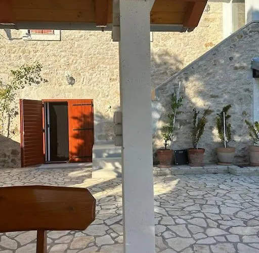 The Grandfather's Courtyard With Heated Pool