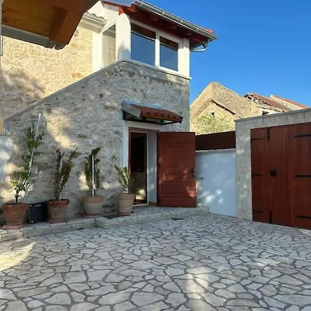 The Grandfather's Courtyard With Heated Pool *