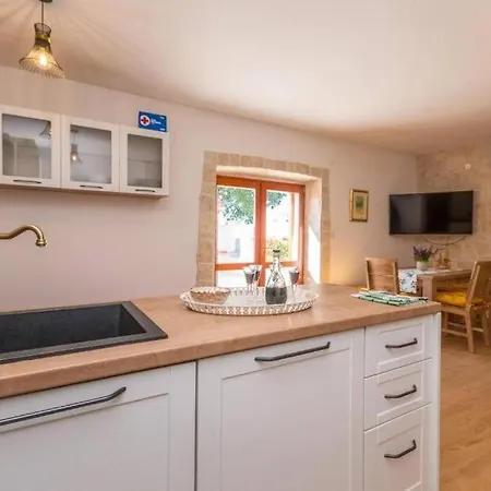 The Grandfather's Courtyard With Heated Pool *