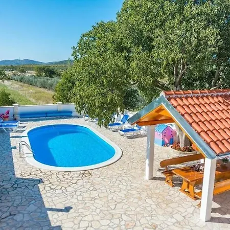 The Grandfather's Courtyard With Heated Pool