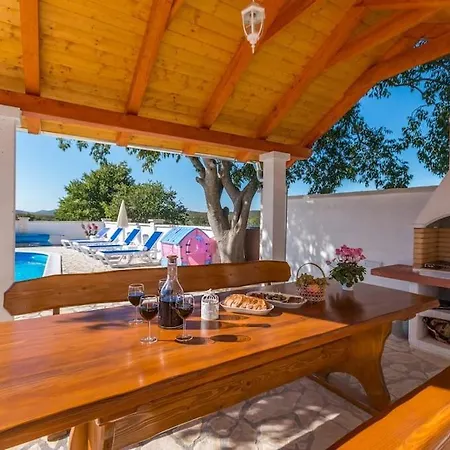 The Grandfather's Courtyard With Heated Pool *