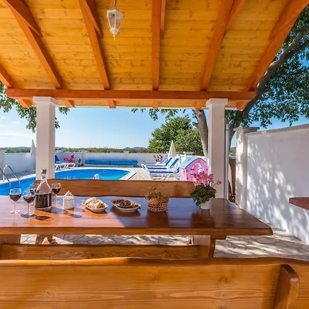 The Grandfather's Courtyard With Heated Pool * Stankovci (Zadar)