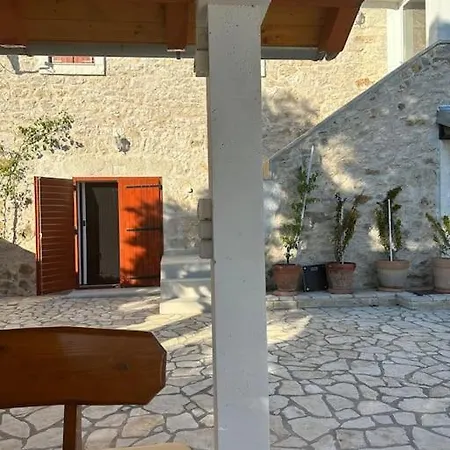 The Grandfather's Courtyard With Heated Pool