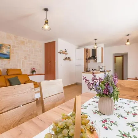 The Grandfather's Courtyard With Heated Pool