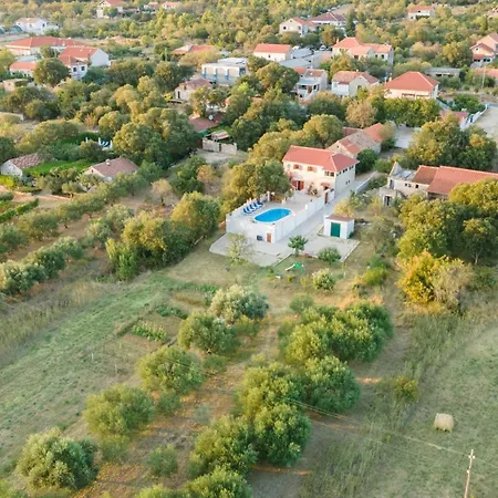 The Grandfather's Courtyard With Heated Pool