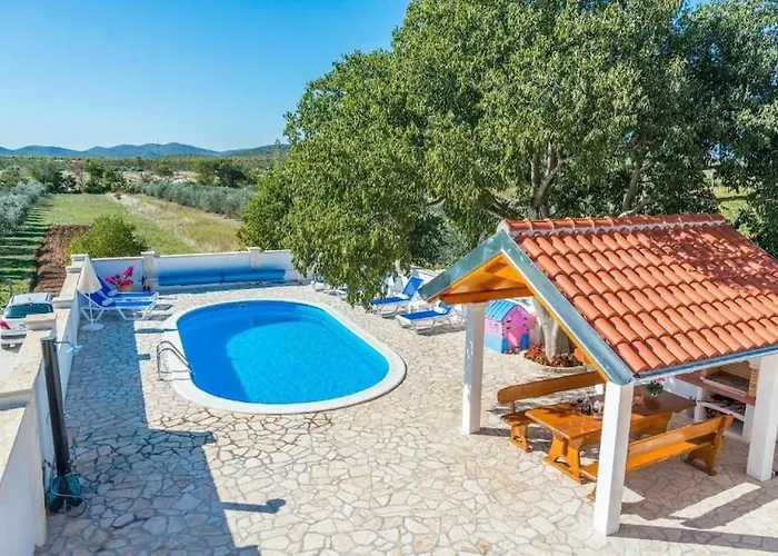 The Grandfather's Courtyard With Heated Pool
