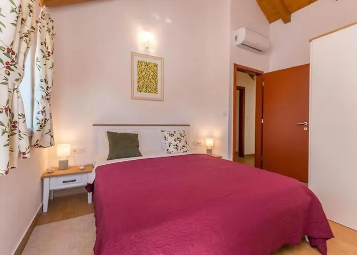 Вилла The Grandfather's Courtyard With Heated Pool Stankovci (Zadar)